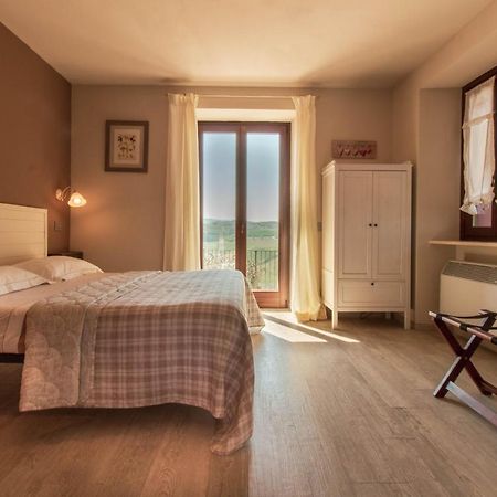 Bed and Breakfast Poggio Dei Farinetti Diano dʼAlba Exterior foto